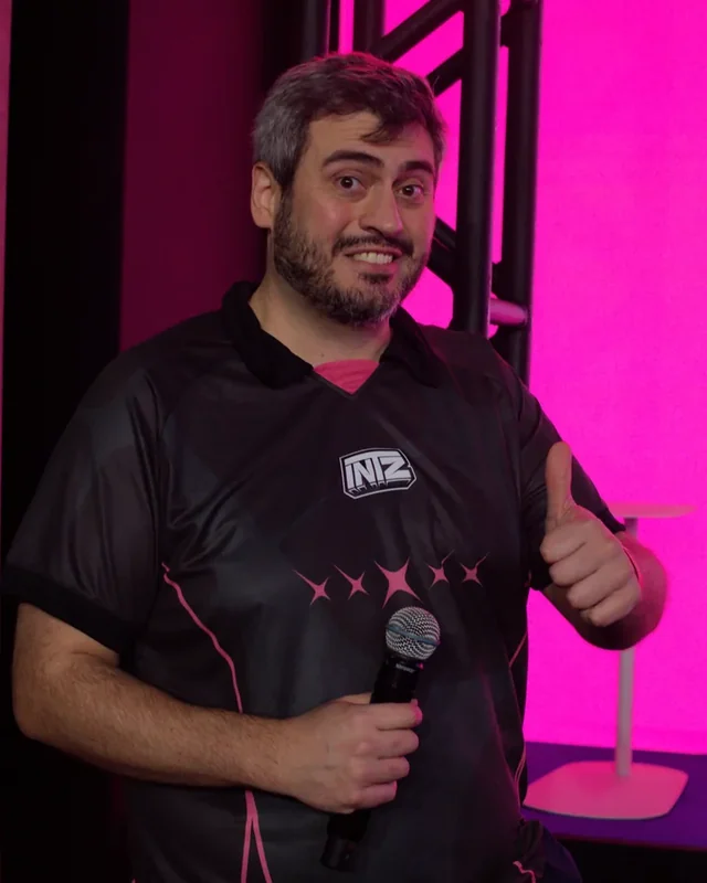 Vlad, criador da INTZ, de uniforme