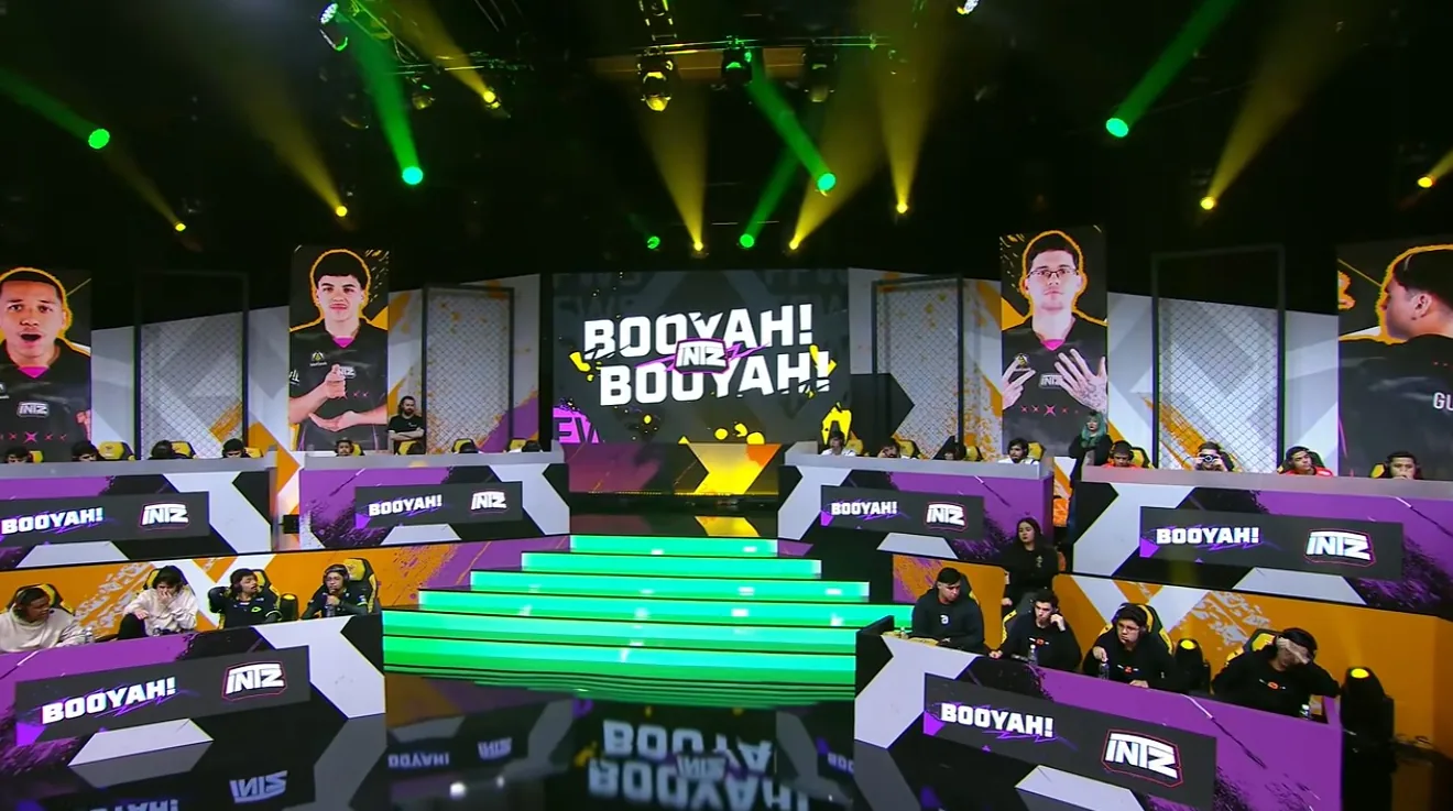 Telão do palco anuncia Booyah da INTZ